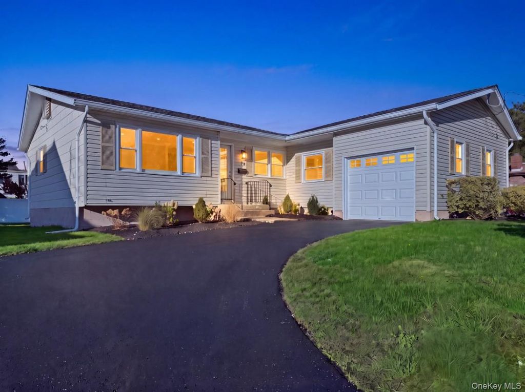 71 Roderick Road, West Islip, NY 11795 — photo 2