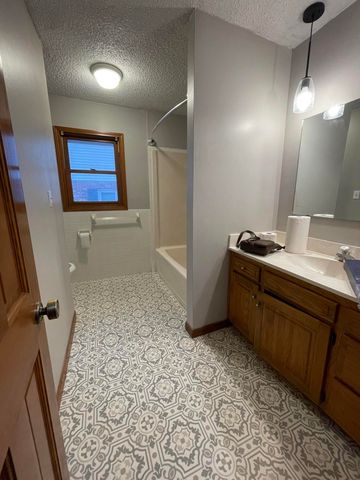 1631 E Lark Street, Springfield, MO 65804