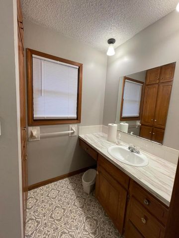 1631 E Lark Street, Springfield, MO 65804