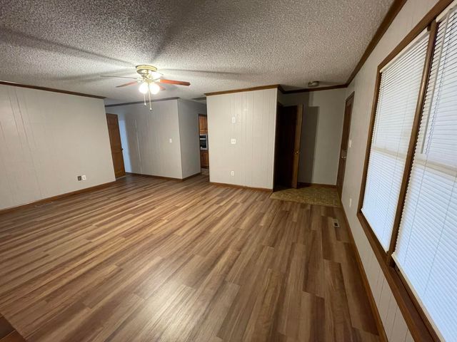 1631 E Lark Street, Springfield, MO 65804