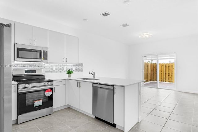 2425 SE 28TH DR 2425, Homestead, FL 33035