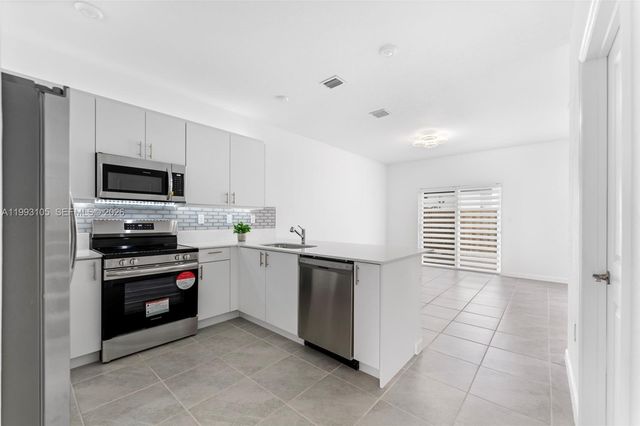 2425 SE 28TH DR 2425, Homestead, FL 33035