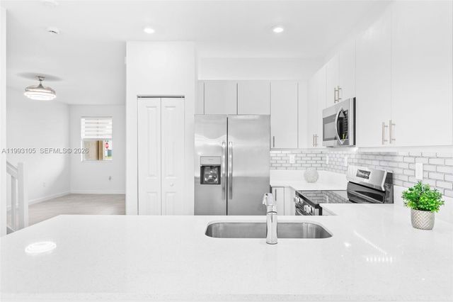 2425 SE 28TH DR 2425, Homestead, FL 33035