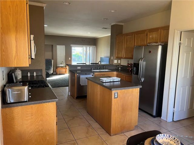 1800 Windermere Drive, Lancaster, CA 93534