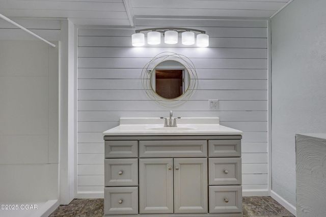 421 E 14th Street, Carthage, MO 64836