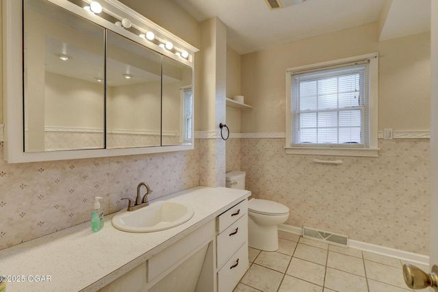 421 E 14th Street, Carthage, MO 64836