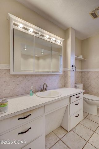 421 E 14th Street, Carthage, MO 64836