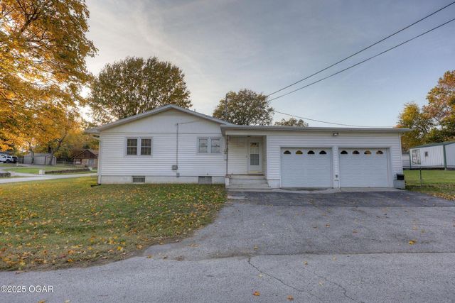 421 E 14th Street, Carthage, MO 64836