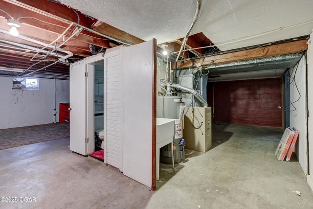 421 E 14th Street, Carthage, MO 64836