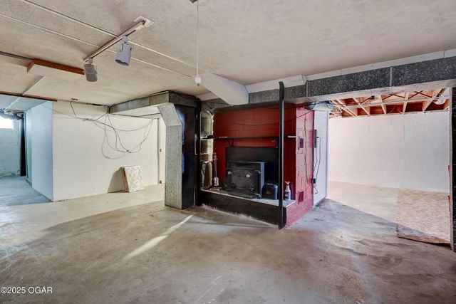 421 E 14th Street, Carthage, MO 64836