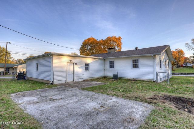 421 E 14th Street, Carthage, MO 64836