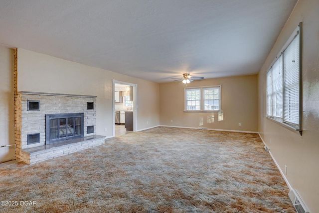 421 E 14th Street, Carthage, MO 64836