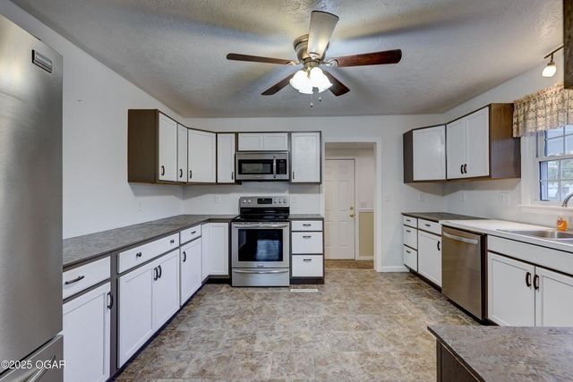 421 E 14th Street, Carthage, MO 64836