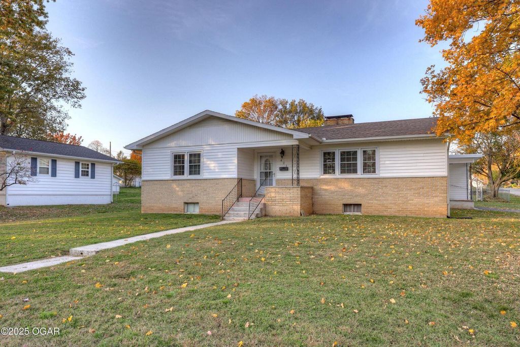 421 E 14th Street, Carthage, MO 64836