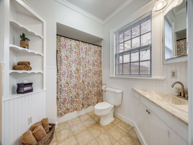 701 Market Street E, Honey Grove, TX 75446