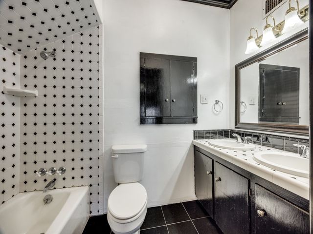 701 Market Street E, Honey Grove, TX 75446