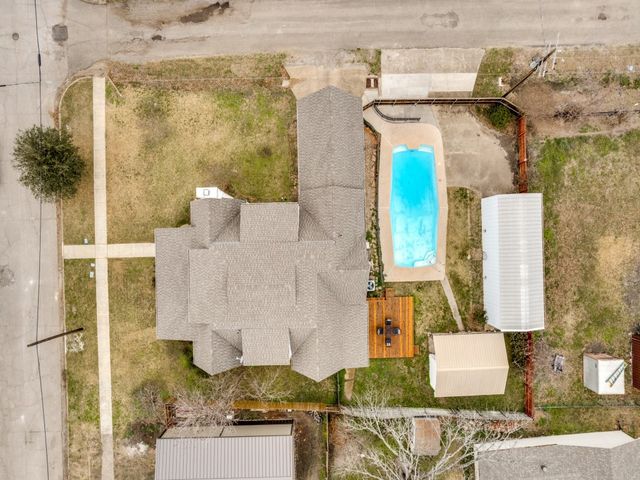 701 Market Street E, Honey Grove, TX 75446