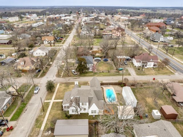 701 Market Street E, Honey Grove, TX 75446