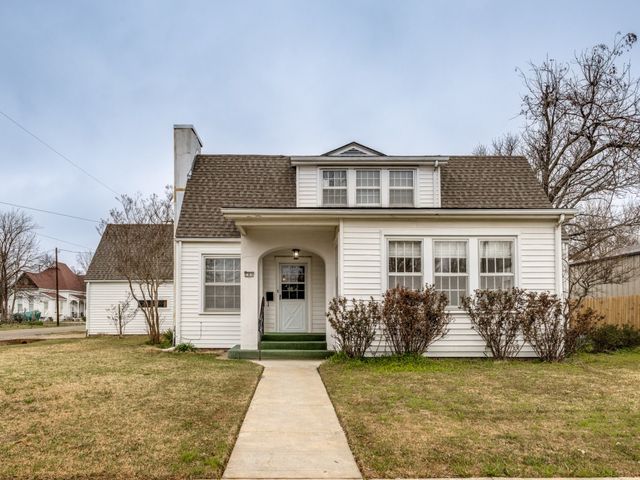 701 Market Street E, Honey Grove, TX 75446