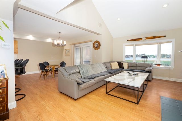 19 Harbourside Rd 19, Quincy, MA 02171