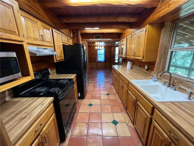 1215 Agarita DR, Fischer, TX 78623