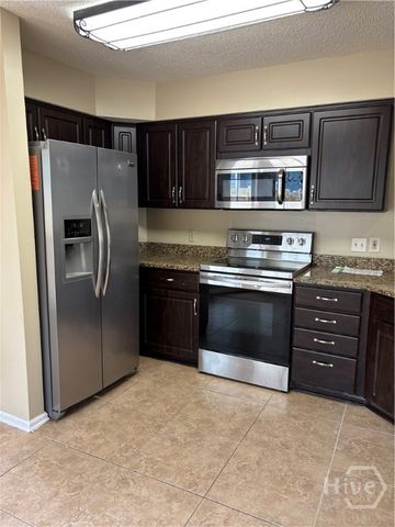2 Oemler Court E, Savannah, GA 31410