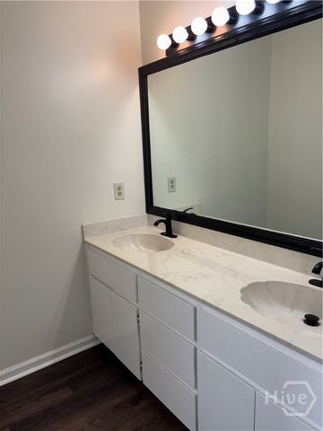 2 Oemler Court E, Savannah, GA 31410
