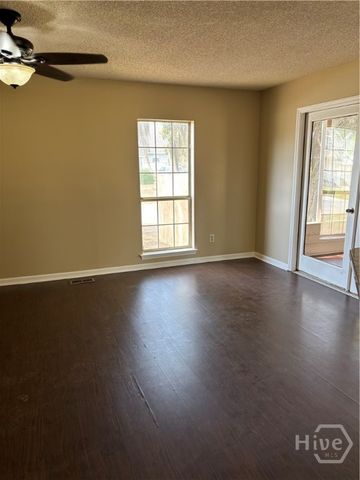 2 Oemler Court E, Savannah, GA 31410