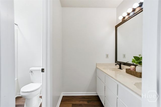 2 Oemler Court E, Savannah, GA 31410