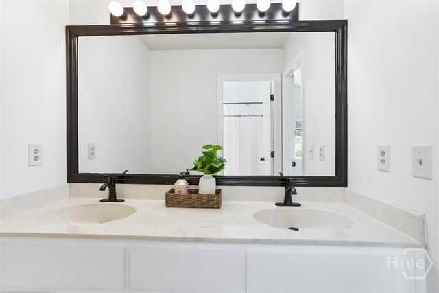 2 Oemler Court E, Savannah, GA 31410