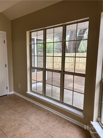 2 Oemler Court E, Savannah, GA 31410
