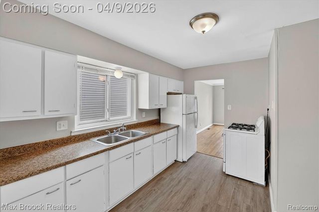 23448 Easterling Avenue, Hazel Park, MI 48030