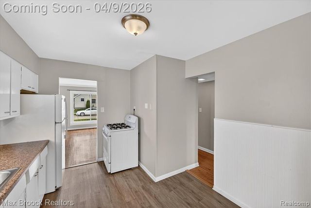 23448 Easterling Avenue, Hazel Park, MI 48030