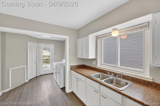 23448 Easterling Avenue, Hazel Park, MI 48030