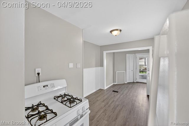 23448 Easterling Avenue, Hazel Park, MI 48030