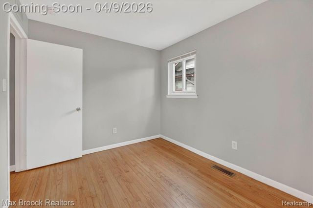 23448 Easterling Avenue, Hazel Park, MI 48030