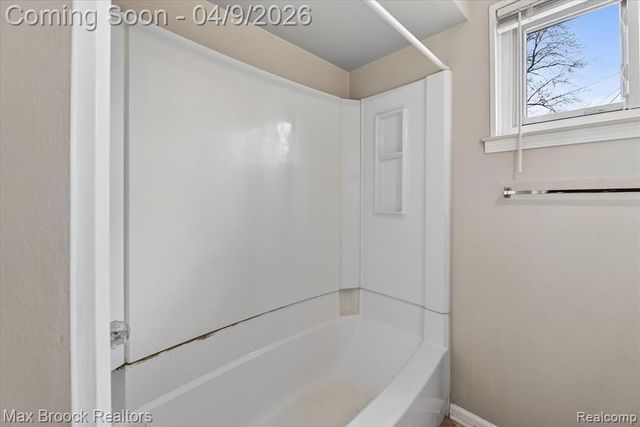 23448 Easterling Avenue, Hazel Park, MI 48030