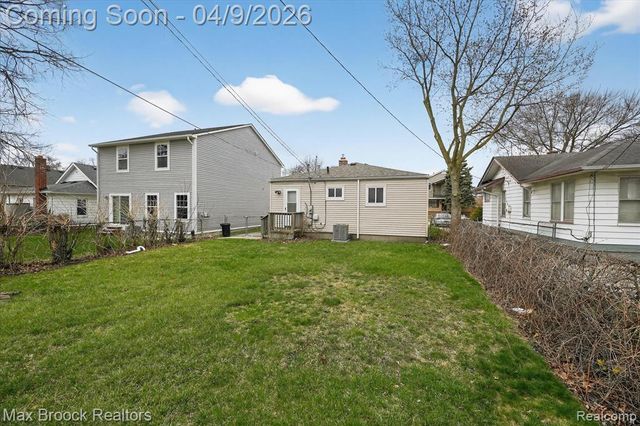 23448 Easterling Avenue, Hazel Park, MI 48030