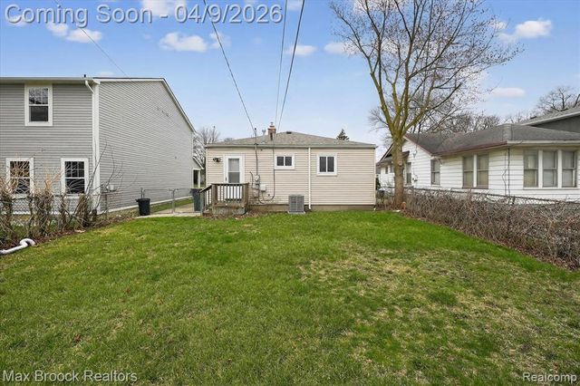 23448 Easterling Avenue, Hazel Park, MI 48030