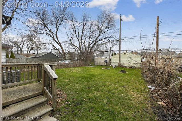 23448 Easterling Avenue, Hazel Park, MI 48030