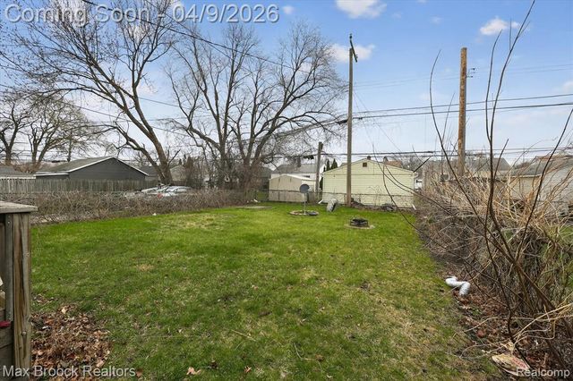 23448 Easterling Avenue, Hazel Park, MI 48030