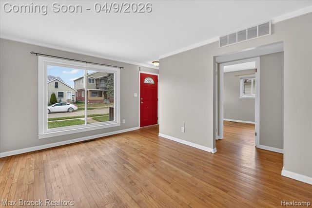 23448 Easterling Avenue, Hazel Park, MI 48030