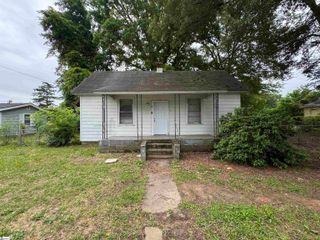 12 Stevens Street, Laurens, SC 29360