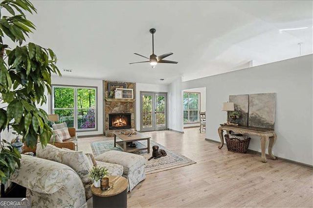 5985 Bayside Drive NW, Acworth, GA 30101