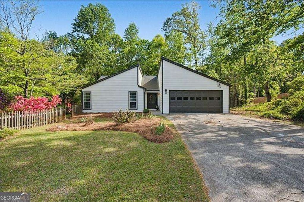 5985 Bayside Drive NW, Acworth, GA 30101