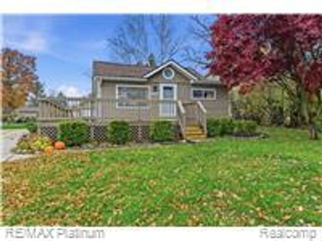 1146 Sunrise Park Street, Howell, MI 48843