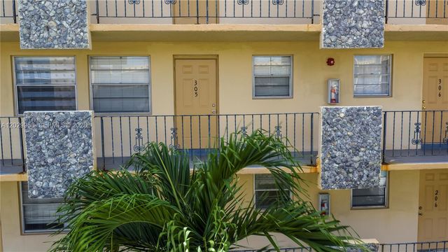 2145 Pierce Street 305, Hollywood, FL 33020