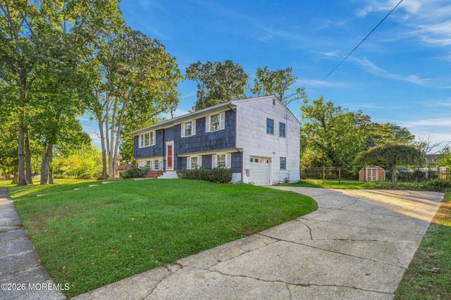 3 Roslyn Drive, Oakhurst, NJ 07755