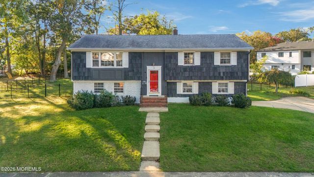 3 Roslyn Drive, Oakhurst, NJ 07755