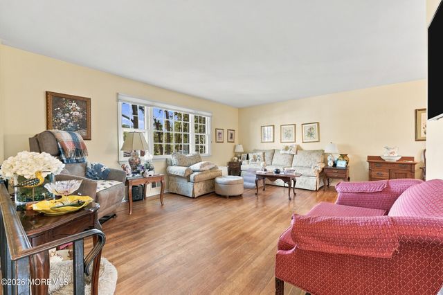 3 Roslyn Drive, Oakhurst, NJ 07755